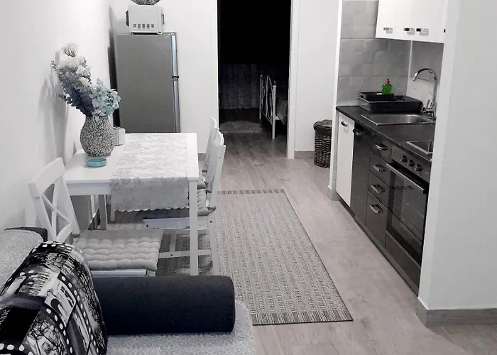 Diana アパート ポレッチ