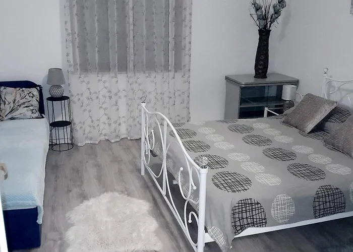 Diana アパート ポレッチ